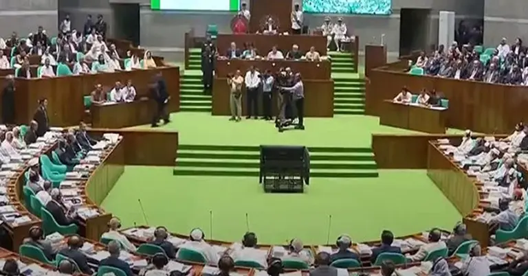 ১৭ বছরের দুঃশাসনের কথা স্বীকার করায় রাষ্ট্রপতিকে সংসদ সদস্যদের ‘ধন্যবাদ’